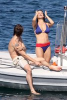 asia argento al mare 04.jpg