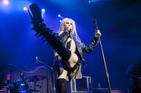 taylor momsen in concerto 02.jpg