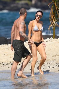 megan fox in bikini 21.jpg
