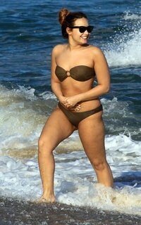 demi lovato in bikini 05.jpg