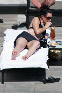kristin davis in pool 10.jpg