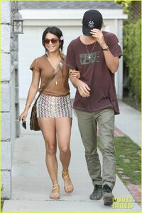 vanessa hudgens in shorts 01.jpg
