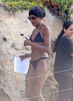 naomi campbell in bikini 06.jpg