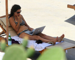 lisa edelstein in bikini 09.jpg