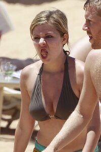 jennette mccurdy in bikini 06.jpg