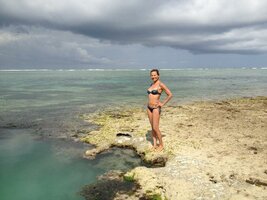 antonella elia in bikini 01.jpeg