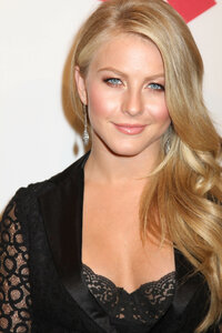 julianne hough al gala 07.jpg