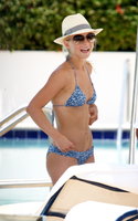 julianne hough in bikini blu 04.jpg