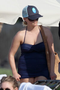reese whiterspoon al mare 10.jpg
