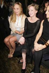 uma thurman al fashion show 10.jpg