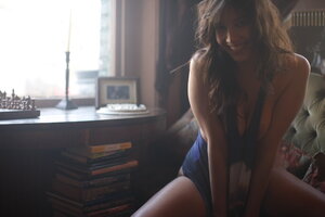Daisy-Lowe-Esquire-UK-5.jpg