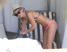 julianne hough in bikini 06.jpg