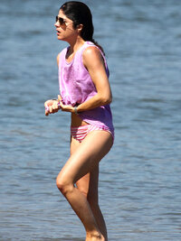 selma blair al mare 05.jpg