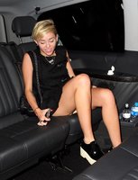 miley cyrus in macchina 07.jpg