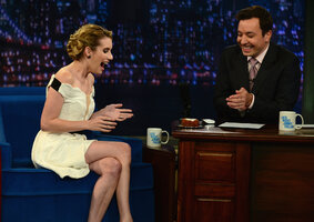 emma roberts al tonight show 02.jpg