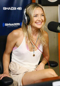 kate hudson in radio 02.jpg