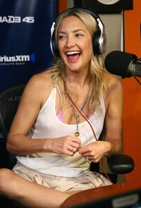 kate hudson in radio 05.jpg