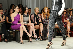 julianne hough al fashion show 02.jpg
