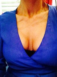paola minaccioni in scollatura 01.jpg