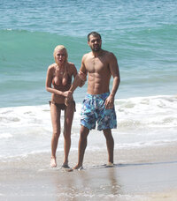 tara reid in bikini 08.jpg