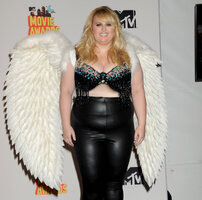 rebel wilson al mtv movie awards 03.JPG