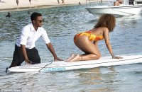 rihanna al mare 21.jpg