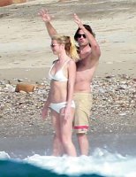 gwyneth paltrow in bikini 09.jpg