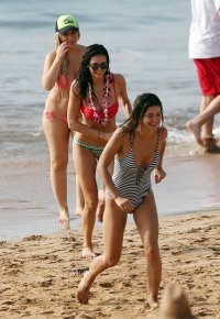 nina dobrev con jessica szohr in bikini 40.jpg