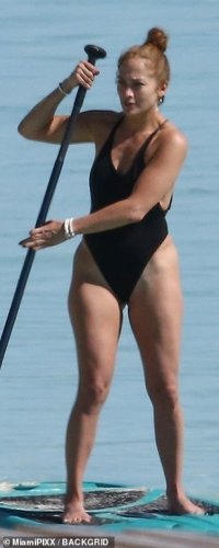 Jennifer_Lopez_Black_Swimsuit_9.jpg