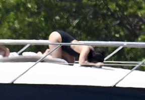 demi lovato in yacht 06.jpg