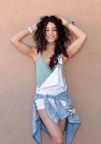 vanessa hudgens in palm springs 03.jpg