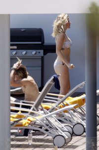 ellie goulding in bikini 10.jpg