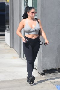 ariel winter in street 01.jpg