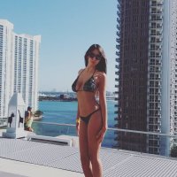 sarah altobello in bikini 03.jpg