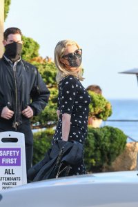 Paris-Hilton---Looks-chic-with-her-fiancé-Salomon-out-to-dinner-at-Nobu-in-Malibu-16.jpg