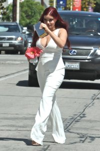 ariel winter in bianco 03.jpg