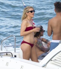 ellie goulding in bikini rosso 16.jpg