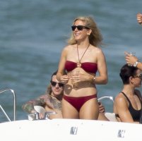 ellie goulding in bikini rosso 26.jpg