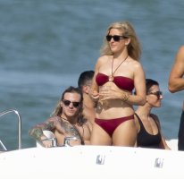 ellie goulding in bikini rosso 29.jpg