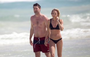 laura vandervoort in bikini 25.jpg