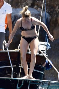 ellie goulding in bikini 02.jpg