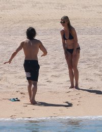 gwyneth paltrow in bikini 17.jpg