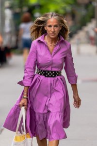 sarah-jessica-parker-on-the-set-of-and-just-like-that...-in-new-york-07-19-2021-9.jpg