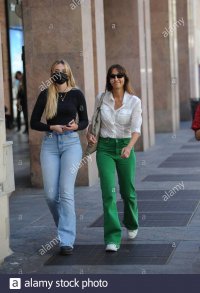 milan-benedetta-parodi-in-the-center-for-shopping-with-her-daughter-matilde-benedetta-parodi-a...jpg