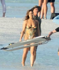 ronda rousey in beach 07.jpg