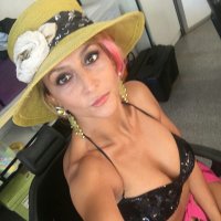 paola minaccioni con cappello.jpg