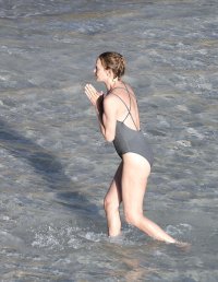 uma thurman in bikini (12).jpg