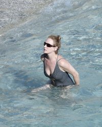 uma thurman in bikini (39).jpg