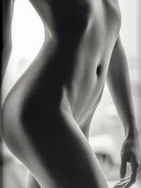 Sara-Sampaio-Naked-04.jpeg