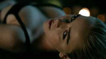 Kiernan Shipka - Swimming with Sharks - S01E04_2.jpg
